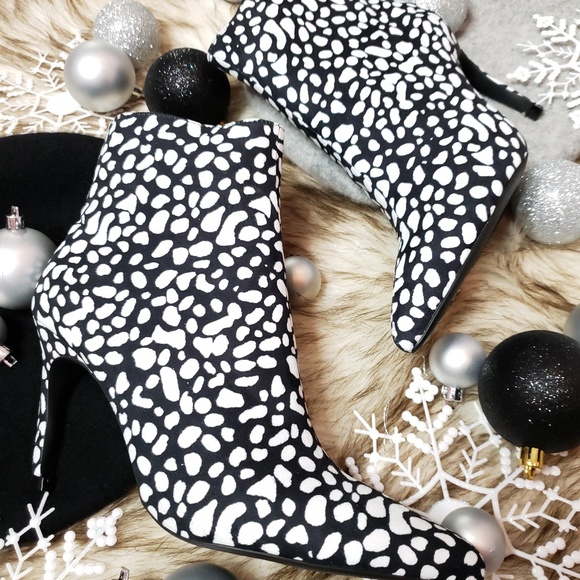 🚨LAST PAIR//The Astrid// Black and White Bootie - Picture 3 of 8